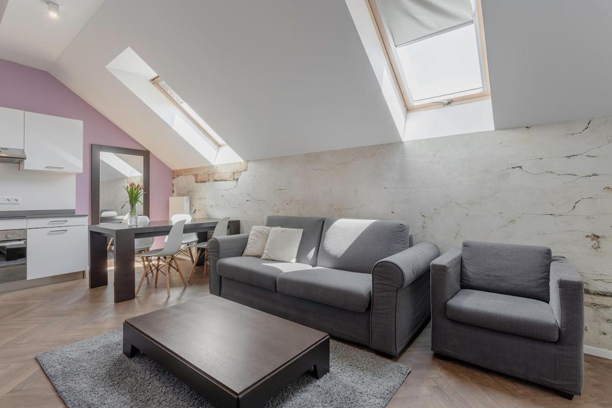 Modern Close To River Daire Prag